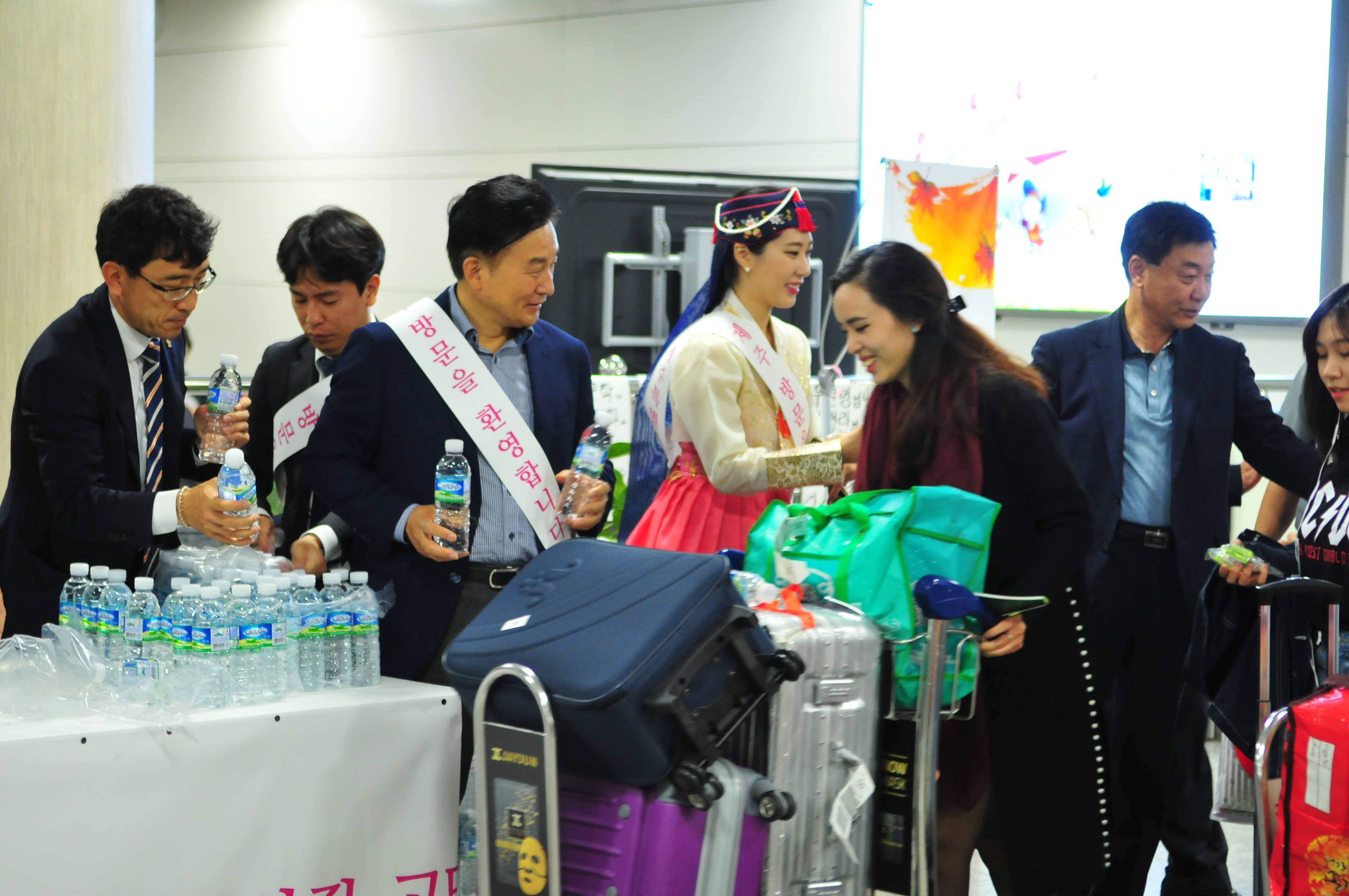 보도자료 사진 1 환영.jpg