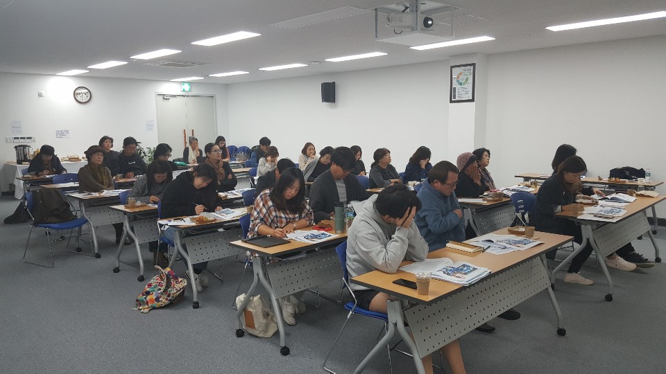 제주관광기념품 공모전 교육 사진 (2).jpeg