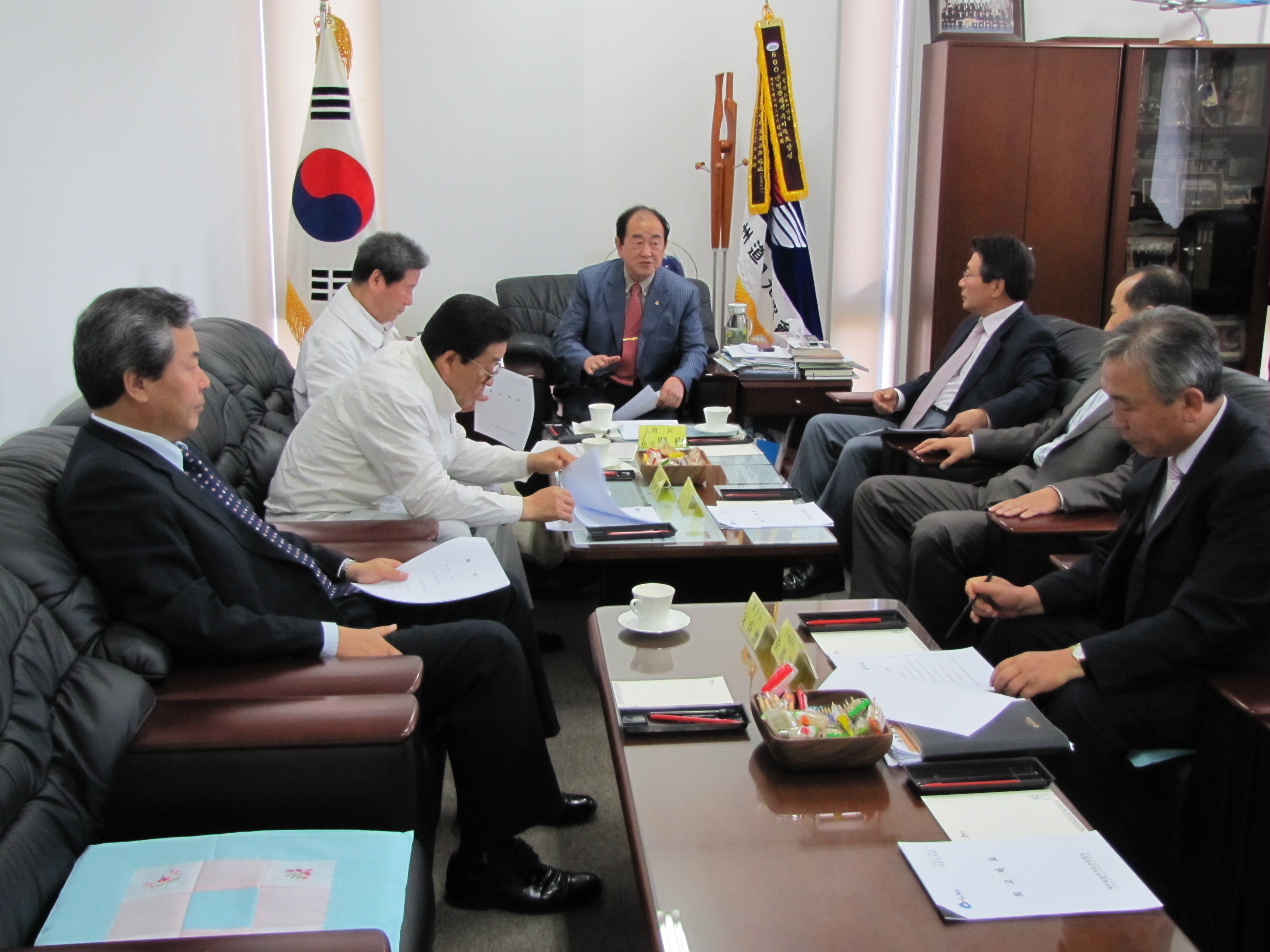 회장단회의 사진1.jpg